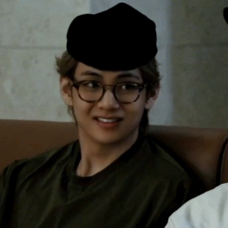 taesrightthumb's tweet photo. happy birthday taehyung !! hope you have an amazing day and stay happy and healthy always !! thanks for being your perfect self and constantly providing a smile !! 💜 #HappyBirthdayTaehyung #HAPPYVDAY #OurInnerHappinessV #VLoveYouEternally #VDAY #HappyTaehyungDay https://t.co/oxsYzXJakN