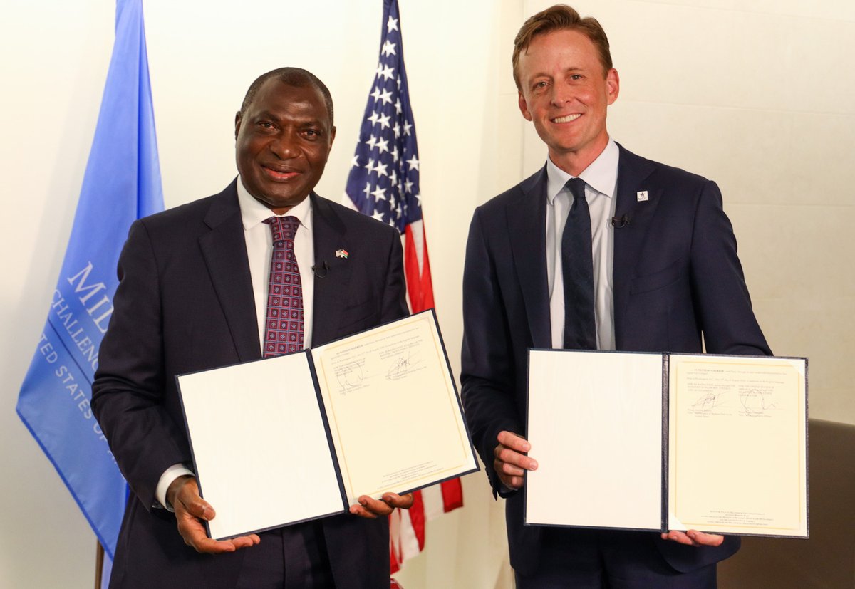 MCCgov's tweet photo. MCC program highlights from 2020:

⭐ Burkina Faso Compact II Signing
⭐ Board selection of Kiribati &amp; Sierra Leone 
⭐ El Salvador Compact closeout
⭐ Water kiosk ribbon cutting in Sierra Leone
⭐ MCA-Niger road rehabilitation launch

See more: https://t.co/I6bzvoGWV0 https://t.co/hFfPEvwH6V