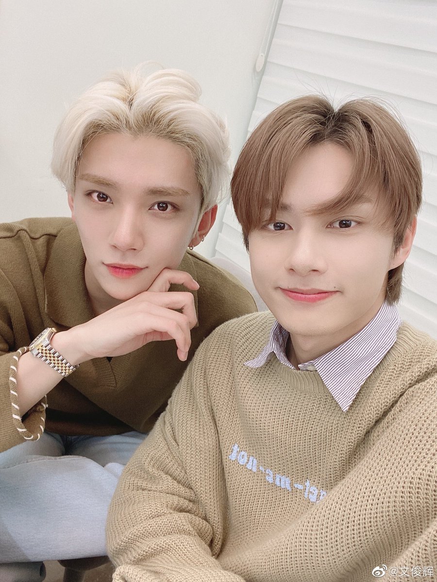 junhuiarchive's tweet photo. happy bday joshua!! thank you for always taking care of our juju ❤️ we love you so much!!!!!!!  
#공방쉽니다_슈아사장님_생일이라서요
#AHLOVEisSHUA https://t.co/goXHMgVhWN