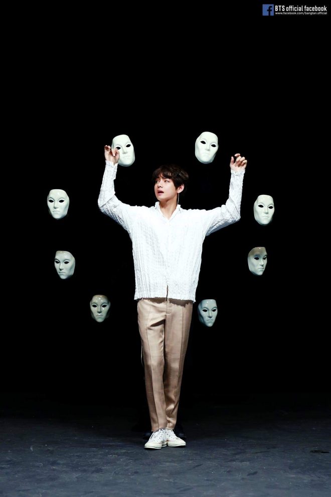 rohini_twt's tweet photo. @BTS_twt Jiminshii this time you are late to wish. Taetae is gonna punish you for this 😂....(JK) .#HappyBirthdayTaehyung https://t.co/6IPKhPeWFv