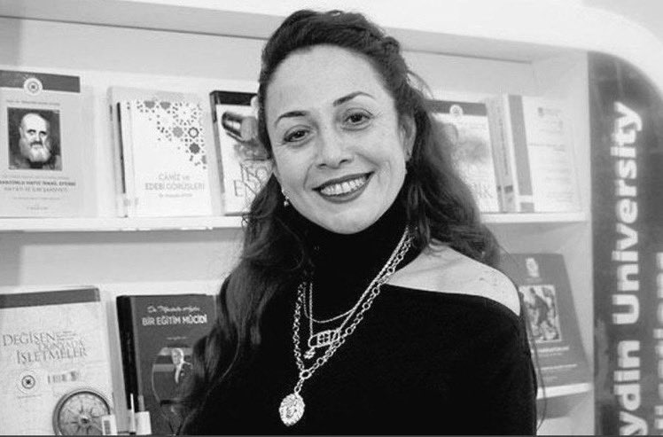 #AylinSözer

Mekanin cennet olsun..

Demekki cezalar çaydirici degil..!

 #idamistiyoruz