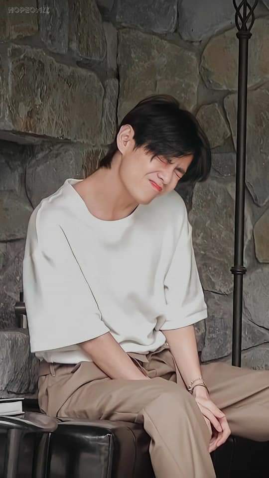 Amibwi3's tweet photo. Happy Birthday Baby Bear của em 💜💜 
Tiền tài danh vọng anh đều có nên em chỉ mong anh được một đời bình yên 💜
Happy Birthday tuổi 25 của anh 🎉
#HappyBirthdayV #HAPPYVDAY #HappyTaehyungDay #KimTaehyung #OurInnerHappinessV #HappyBirthdayTaehyung @BTS_twt #방탄소년단 https://t.co/o6zjmMZEBA