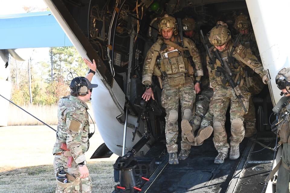 GeorgiaGuard's tweet photo. #ICYMI: Airmen from the @165thAW, Air Support Operations Squadron recently participated in a casualty evacuation training exercise with U.S. Marines from the Raging Bulls Vmm-261, 2nd Marine Aircraft Wing at Townsend Air-To-Ground Range, Georgia. https://t.co/t8SPkOMHBX