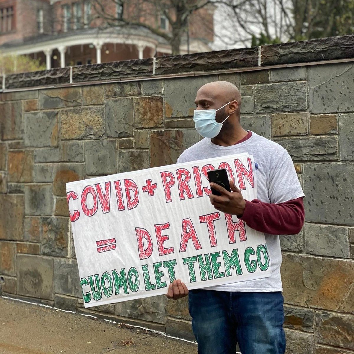 For rest of April, we rallied outside a correctional facility every week: April 14 outside Queensboro; April 21 outside Bedford Hills, Otisville, &  @NYGovCuomo’s mansion; April 23 Leonard Carter (who died of Covid) vigil outside Queensboro; & April 24 outside Nassau County Jail