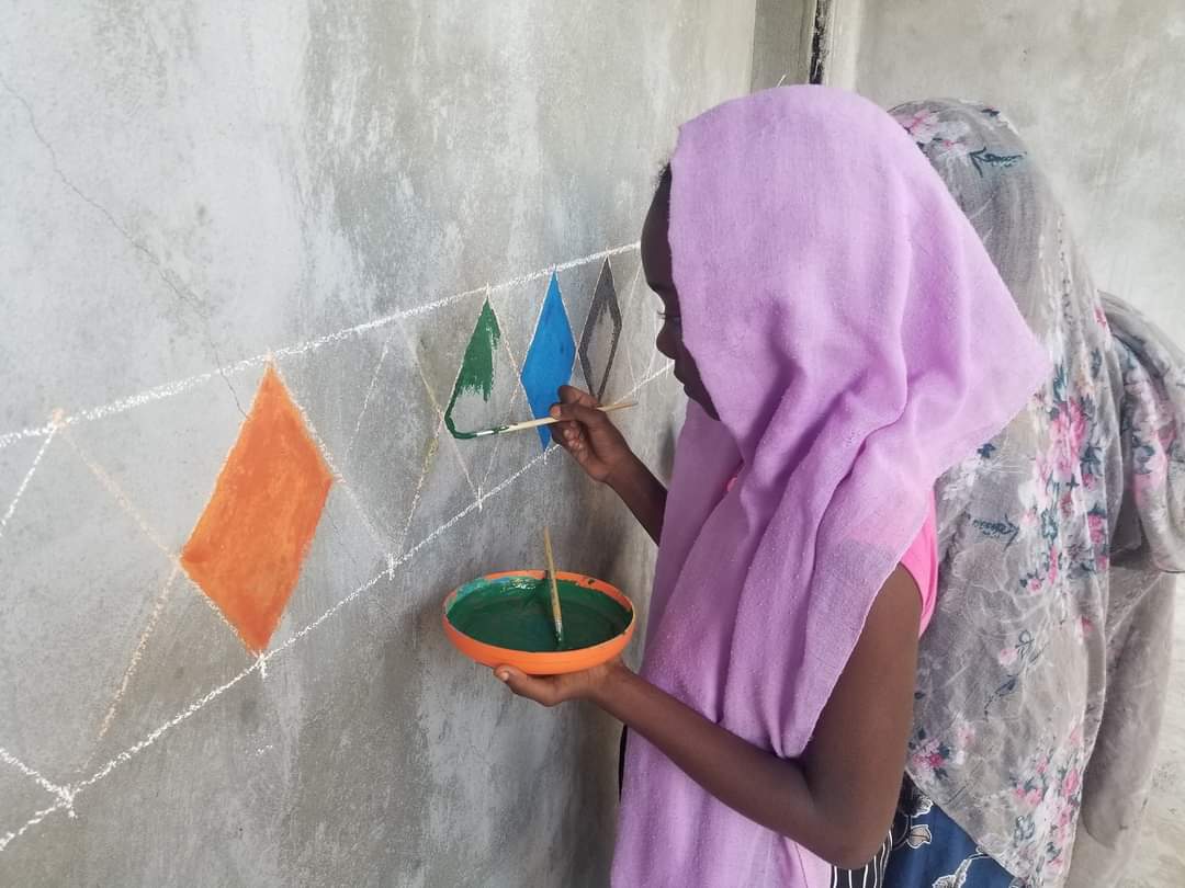 Decorating the classrooms we have been using with our juniors and seniors.
Creativity comes from them and us.
#kidscreativity.
@AU_WGDD 
@UNICEFComores 
@globaleducatio9