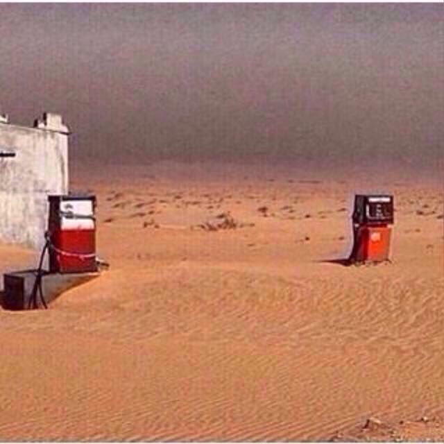 …

بعض  العـرب  تزهـا  عليه  الاماره
المعضله عنـده مثل شربة الماي

و بعض العرب كنه  محطة خساره
لا نافع الرايـح و لا نافع الجاي

سعد الفعم