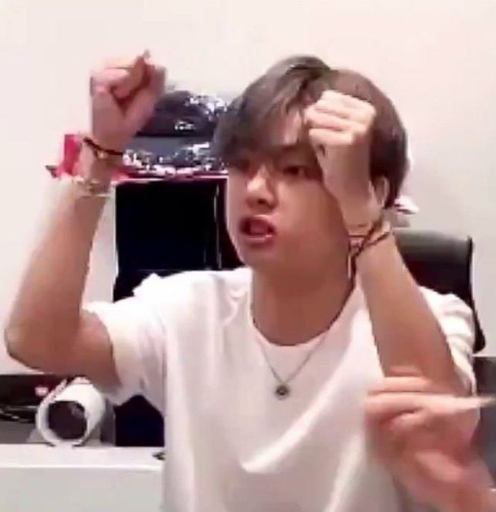 taetae is cheering for u !