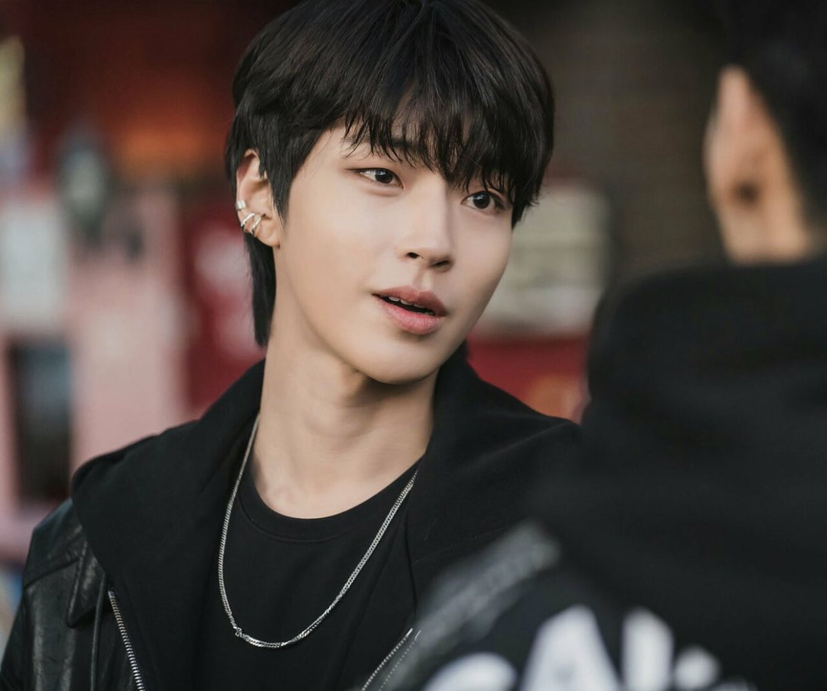 picsinyeop's tweet image. #seojun, 𝘮𝘪𝘴𝘴 𝘺𝘰𝘶. 🖤✨ 

{ #TrueBeauty }