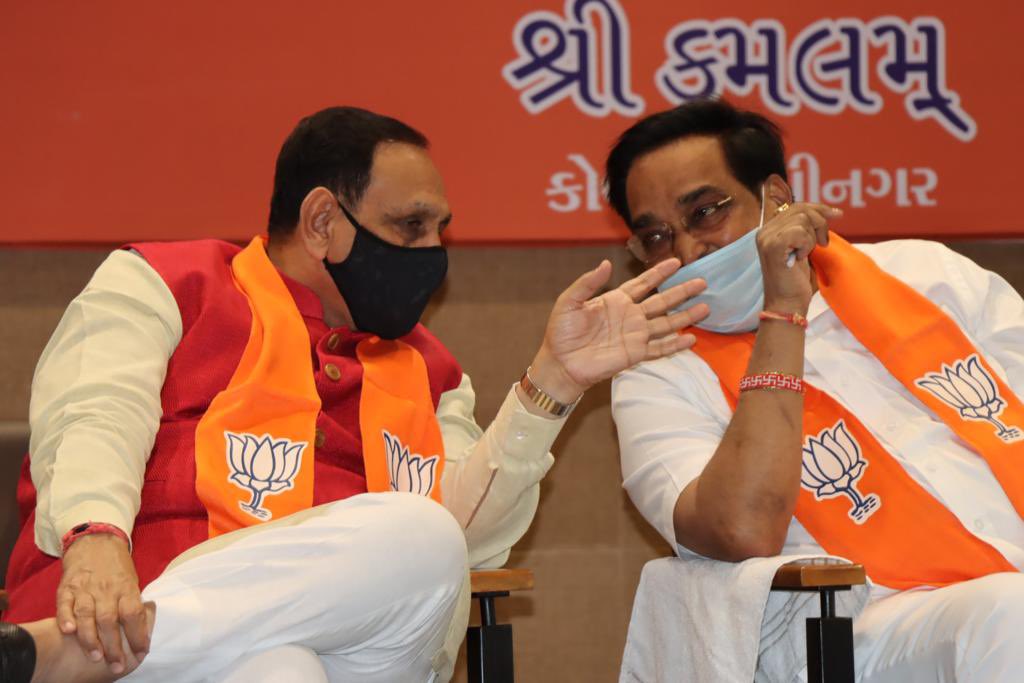 CRPaatil's tweet photo. પ્રદેશ કાર્યાલય 'શ્રી કમલમ' ખાતે માન. મુખ્યમંત્રી શ્રી @vijayrupanibjp જી અને માન. નાયબ મુખ્યમંત્રી શ્રી @Nitinbhai_Patel જીની વિશેષ ઉપસ્થિતિમાં યોજાયેલી પ્રદેશ બેઠકમાં હાજરી આપી. https://t.co/zkM9dFmYX5