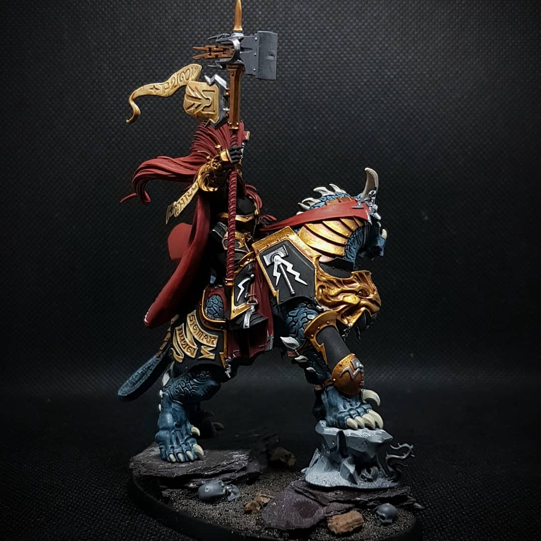 Finished my leader for my #stormcast army. 
Trying to find models in stock is a nightmare this year, I hate not being able to feed the plastic addiction😂

#WarhammerCommunity #warhammer40k #warhammer #AOS #Hobby #hobbystreak #painting #miniatures #miniaturepainting #xmas2020