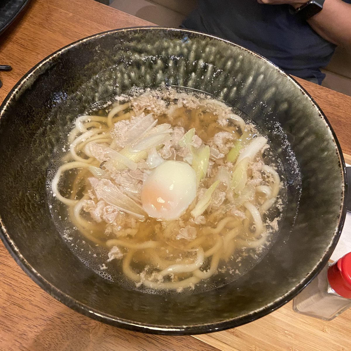 kukkikguide's tweet photo. Komugi อุด้งที่ชามโคดใหญ่ แต่กินหมดเกลี้ยงเพราะอร่อยมาก 😂 ทีเด็ดคืออุด้งแกงกะหรี่ท็อปครีมมันฝรั่ง ตอนแรกแอบ��ลัวเลี่ยน แต่ไม่เลี่ยนเลย ซุปใสก็อร่อย ขนมหวานเราสั่งสตรอเบอรี่พาเฟ่ต์ อร่อยมากกก แนะนำเลย ร้านอยู่สุขุมวิท 39 หน้าร้านไม่มีที่จอด จอดได้ที่ตึก Bio house ค่ะ https://t.co/vrmrLYGObO
