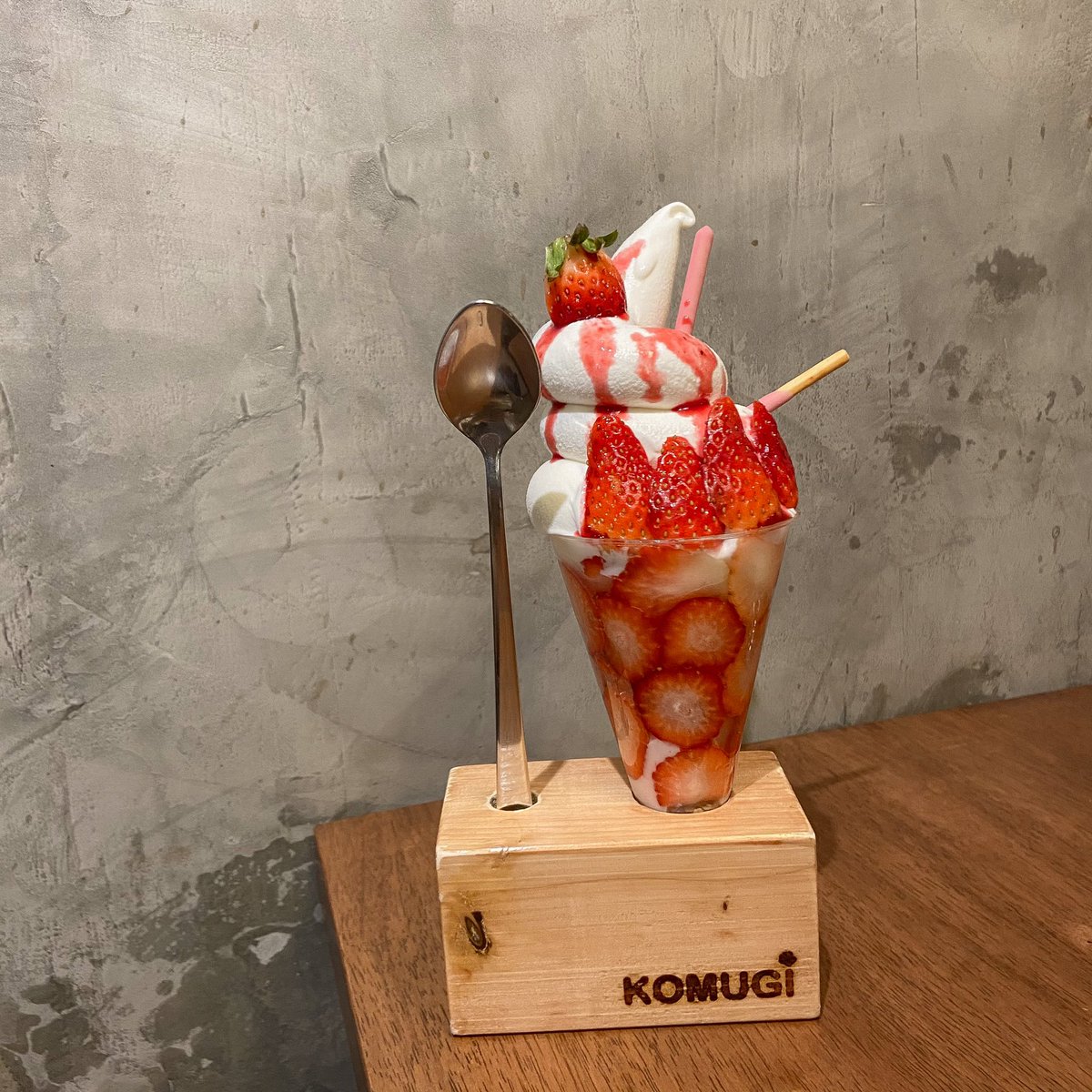 kukkikguide's tweet photo. Komugi อุด้งที่ชามโคดใหญ่ แต่กินหมดเกลี้ยงเพราะอร่อยมาก 😂 ทีเด็ดคืออุด้งแกงกะหรี่ท็อปครีมมันฝรั่ง ตอนแรกแอบ��ลัวเลี่ยน แต่ไม่เลี่ยนเลย ซุปใสก็อร่อย ขนมหวานเราสั่งสตรอเบอรี่พาเฟ่ต์ อร่อยมากกก แนะนำเลย ร้านอยู่สุขุมวิท 39 หน้าร้านไม่มีที่จอด จอดได้ที่ตึก Bio house ค่ะ https://t.co/vrmrLYGObO