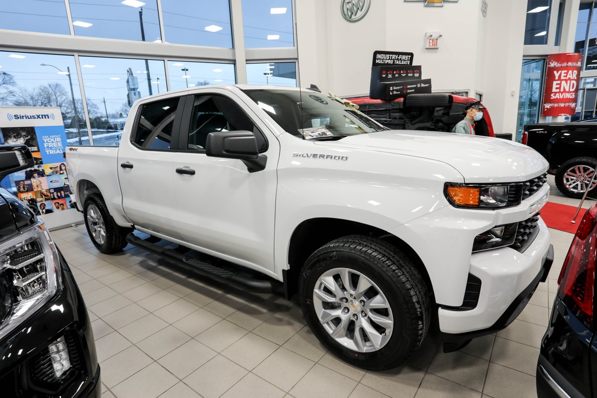 ForbesMotors's tweet photo. We know, $98/week plus tax sounds too good to be true! But it gets better!! With the Boxing Week Bonus you get an additional $500 credit!

Shop Silverado at Forbes: https://t.co/E787NxNdn1 https://t.co/rXY2UPSPcu