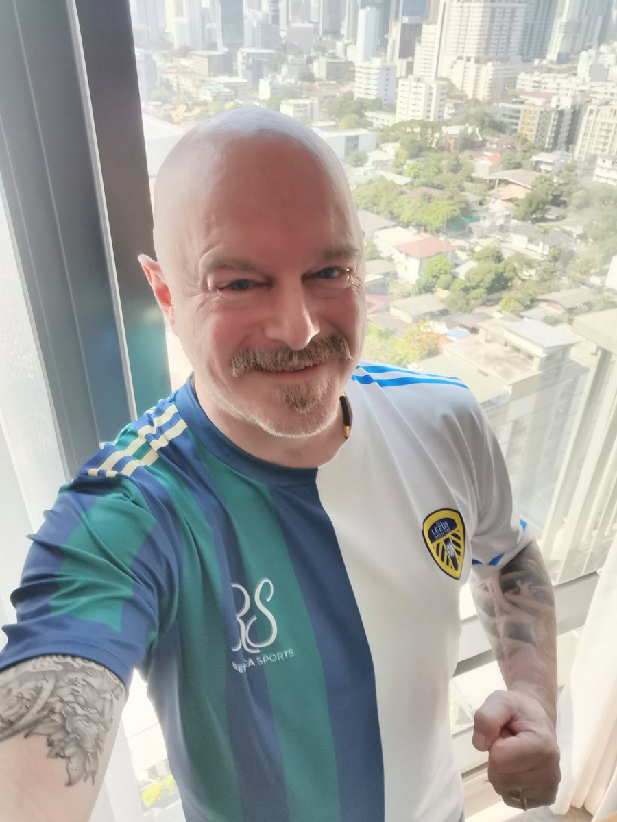 Lamby1806LUFC's tweet photo. @LUFC Bangkok baby! 🇹🇭💙💛💙🇮🇨 https://t.co/Ww5BVcIlgf