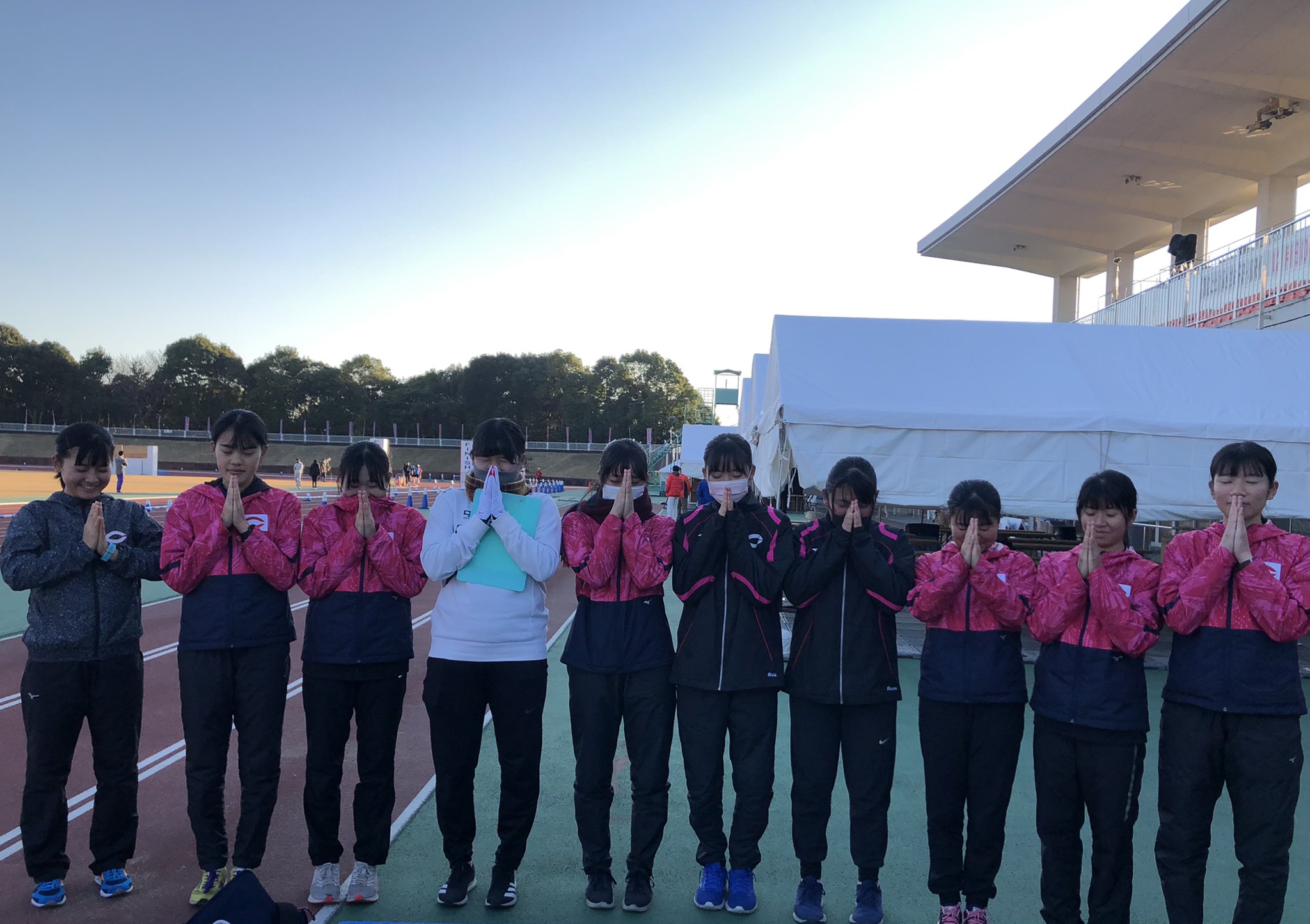 中央大学女子陸上競技部 富士山駅伝まであと1日 12月30日 水 10 00 Start 初出場のチームとしてチャレンジャー精神を持って 突っ込んで 粘って ラストスパート を合言葉に全員駅伝で挑みます 中央大学の応援よろしくお願い