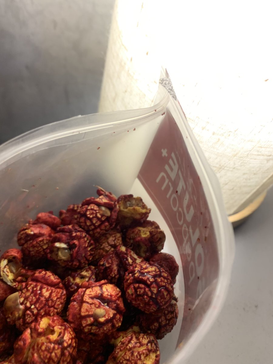 syawiers's tweet photo. Ada dua flavour tapi aku minat lagi yang caramel. Dia punya sedap sting aku yahoo #absolutepopcorn https://t.co/SAWXuoPLxB