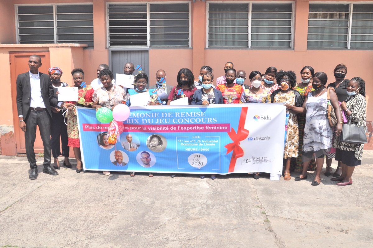 news_samba's tweet photo. #Gratitude
Les productions de notre correspondant de #Mbujimayi, @KabongoJeanpy ont été primés ce Mardi par la #FMJC dans le cadre du concours "Plus de reportages sur la visibilité de l'expertise féminine"
Il a été représenté lors de cette cérémonie par la CEO @MaziandaLynn https://t.co/F1blFtSHH4