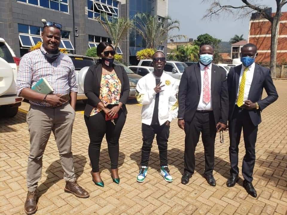 aisha_perisha's tweet photo. @UCC_Official and @MinofHealthUG have met with OPOKA ERIC a.k.a @eezzymusik
The parties have agreed that within two weeks, EZZY must release a Remix of TUMBIIZA SOUND song and shoot it's video too #TumbizaSound

MoH will incur all the costs in due process. https://t.co/SynJ2bjSS5