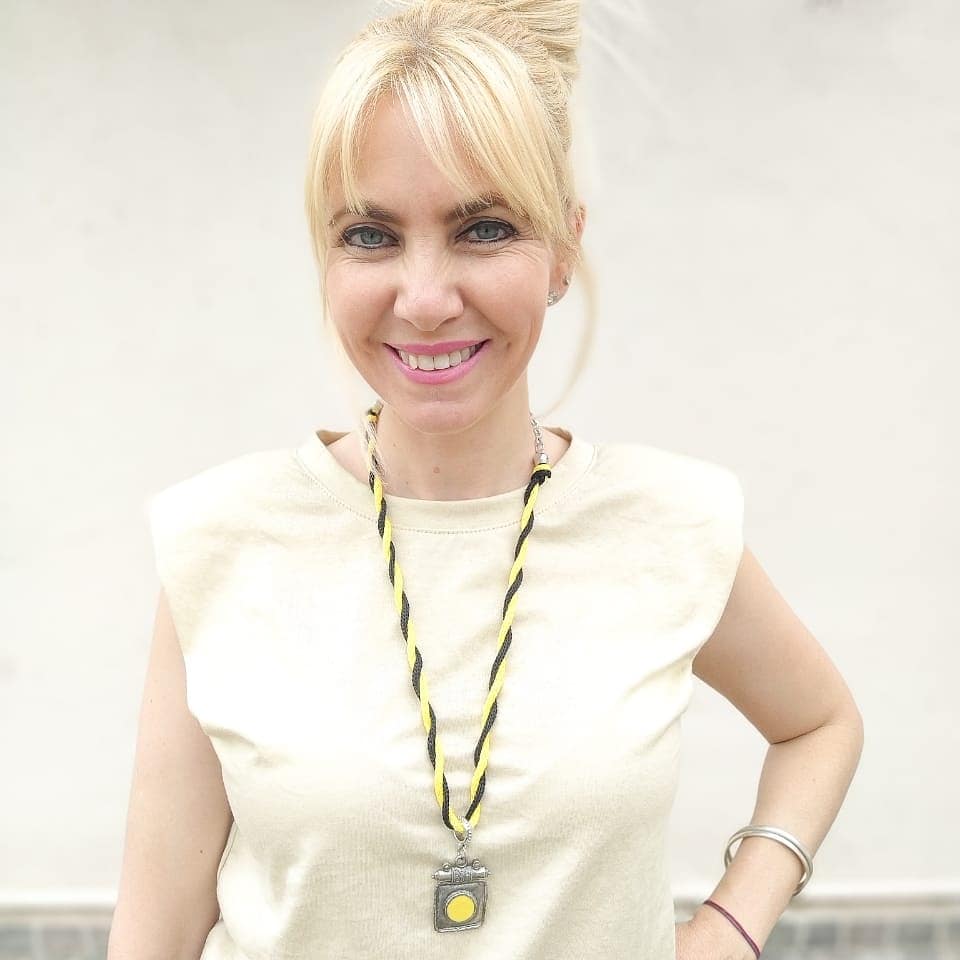 ivanaferrucci1's tweet photo. Aquí más modelos de collares 📿📿
Ivana Ferrucci Collares Urbanos 📿

#collareslargos #collarescortos #gargantillas #collares #collaresurbanos #ivanaferrucci #ivana  #collar #collardemoda #collaresartesanales https://t.co/4eJBBTBI7D