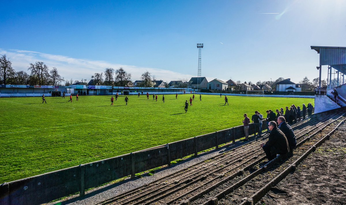 LucasLaermans's tweet photo. @DeefPeters @GuillaumeMaebe @winkelmans @LarsGodeau @stefan_vanloock @DuBlanqeBogarde @doingthe116 @HansRedMagic Caetsbeekstadion, Hoeselt. https://t.co/VallPpEpR1