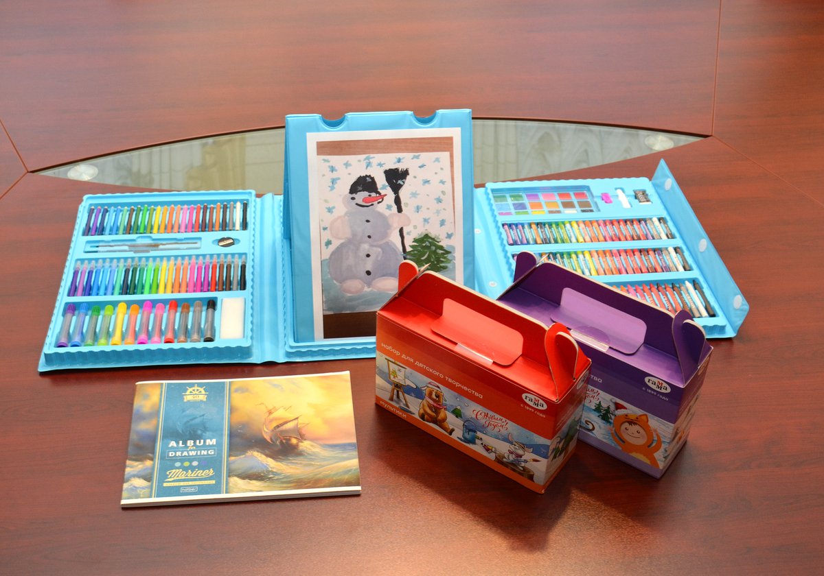 Региональные парламентарии дарят новогодние подарки ребятам из детских домов ivoblduma.ru/press-tsentr/v…