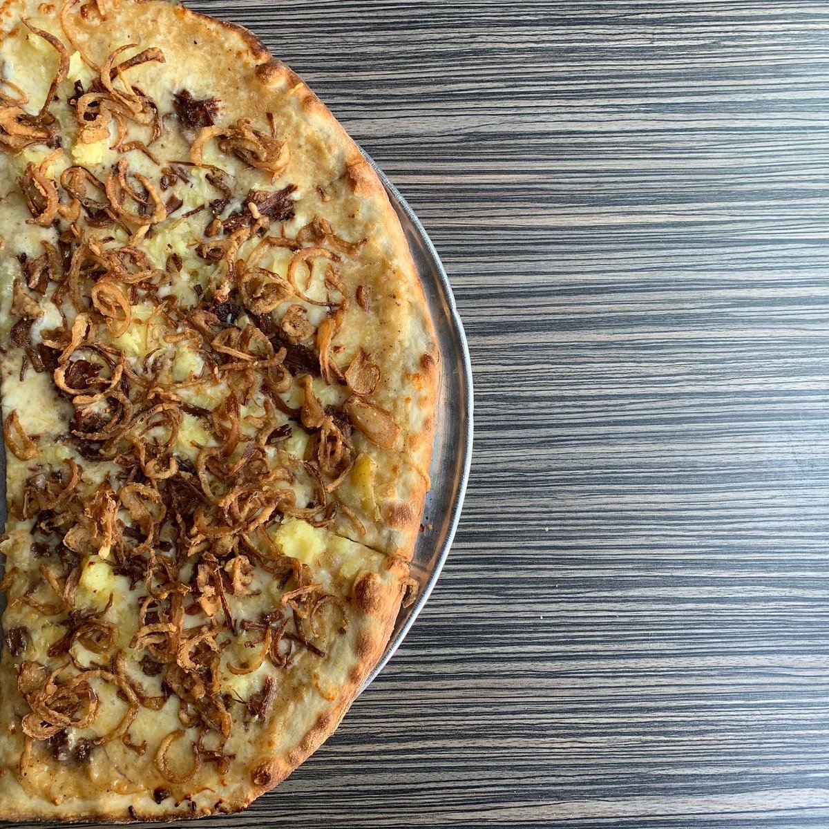 piepushers's tweet photo. special pies - by the slice, half pies, & whole pies!! #winterkale #cornycilantro #theitaliandrizzler #brisketnsmashers https://t.co/OtmLE5NJnj