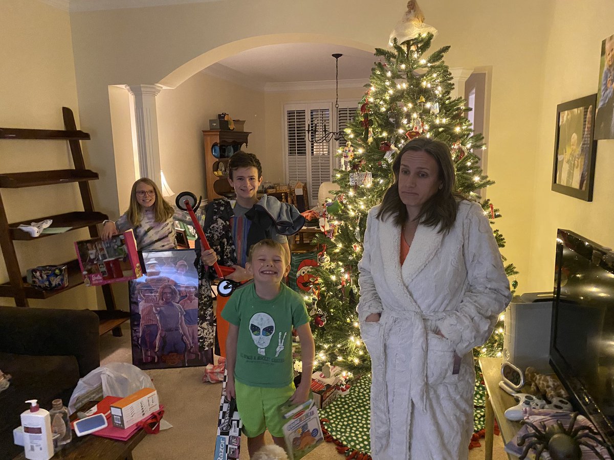 SFMSJames's tweet photo. And I got a robe... @nbcsnl #itsmyfavorite https://t.co/7qU8KNawsj