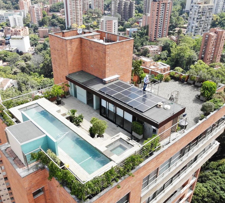 ☀️ Sun is ZNShining in Medellìn, Colombia. 

A new 3,6 kW residential project has been installed, equipped with 9 HALF-CELL Light-Weight Double Glass #znshine modules.

Thanks to <a href="/tronexindustria/">Tronex Industrial</a> for completing this beautiful PV project.

#solarmodules #pvproject #solarindustry
