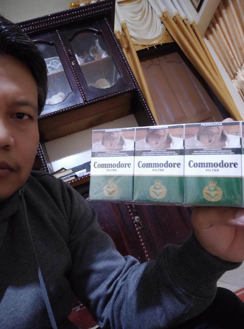 YanAfrinaldi's tweet photo. #CommodoreIsBack
@rizal_ambo rokok lejen..... https://t.co/nuekJN3Ykr