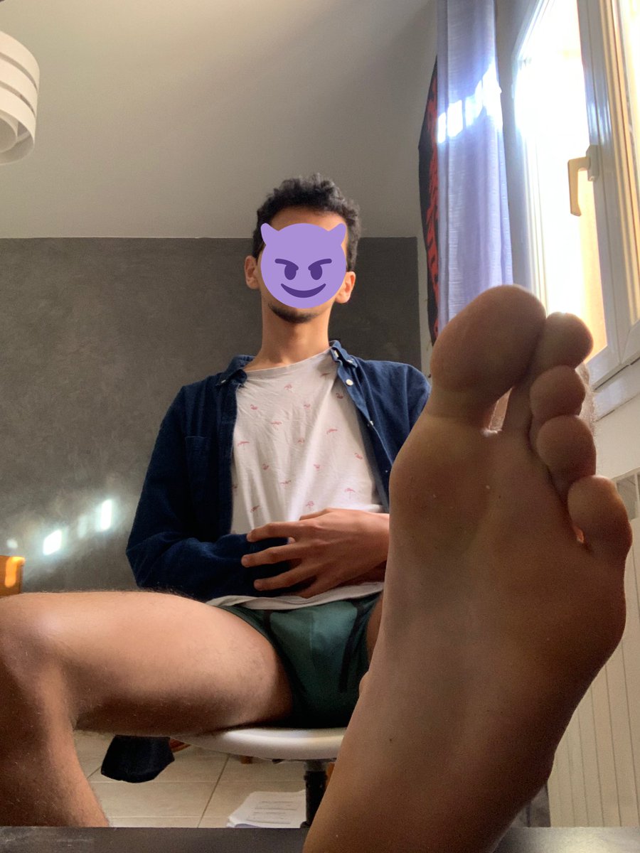 FinDomxxxx's tweet photo. Passer dm les grosse merde ! Et venez raquer ! 💶

#moneyslaves #moneyslave #moneyslavefr #domina #findom #feetfetish #findom #paypig #soumis #Soumission https://t.co/7A36XPMriH