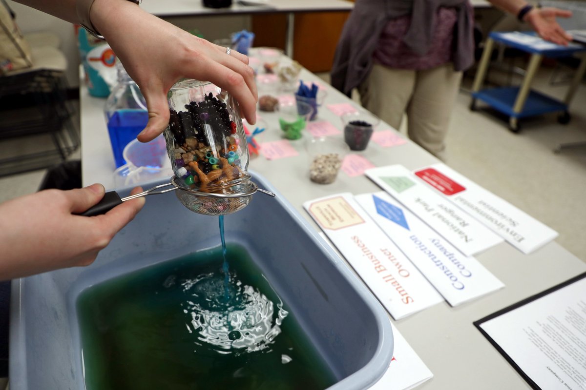vaseagrant's tweet photo. Looking for #educational resources?
Check out @SeaGrant supported and Virginia Sea Grant's own extension members at the @VIMS_MAP, who created @BridgeOceanEd, an online hub of ocean and marine science content: https://t.co/lSGqeqKQGU
#SeaGrantSTEM #SchoolsOutScience https://t.co/jQwxyqn8Tj