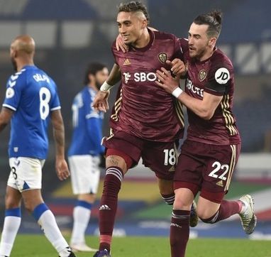 ApexAlgorithms's tweet image. Leeds earned their first win in four games by beating Everton in a thrilling match thanks to Raphinha's long-range strike.