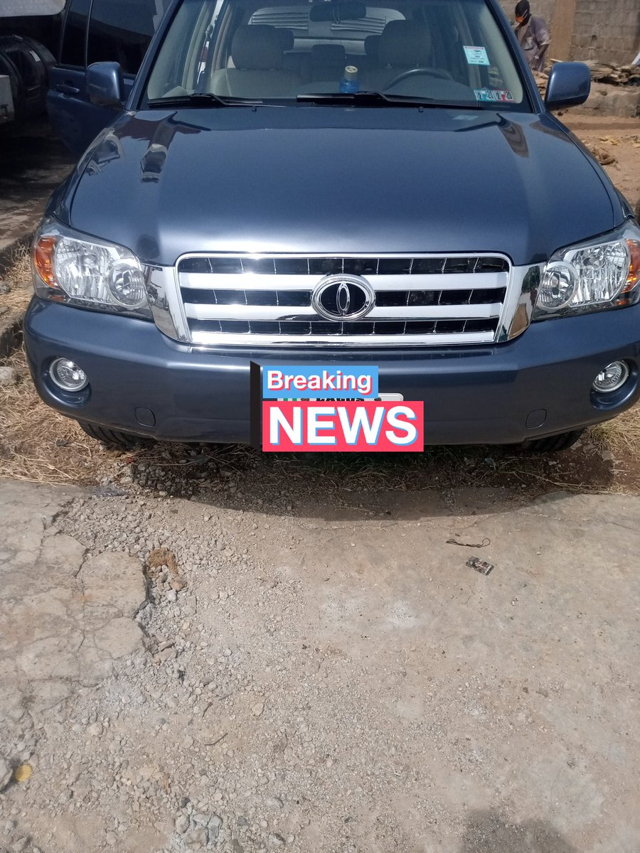 Then I decided to polish the car..One thing about my kind of revamping and oven baking is that the more you wash the car, the more the colour comes and and shines well. It just keeps shining. #DoroMecho