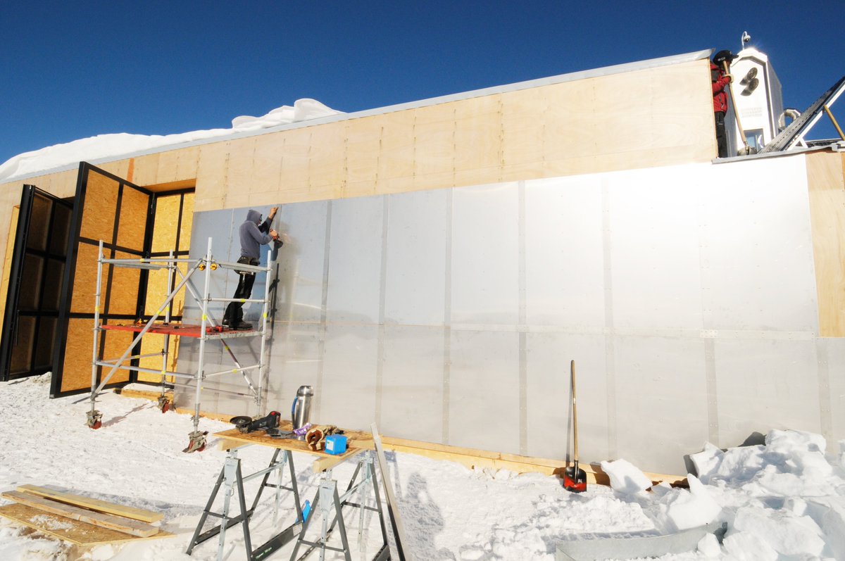 PolarFoundation's tweet photo. Here are few pictures of the BELARE team installing #solar #panels on the front side of the new garage.

They will be wired to the station's microgrid, which manages the distribution and use of the electricity produced. ❄

#electricity  #polarscience #ecofriendly #Antarctica https://t.co/XTYyS2qnik