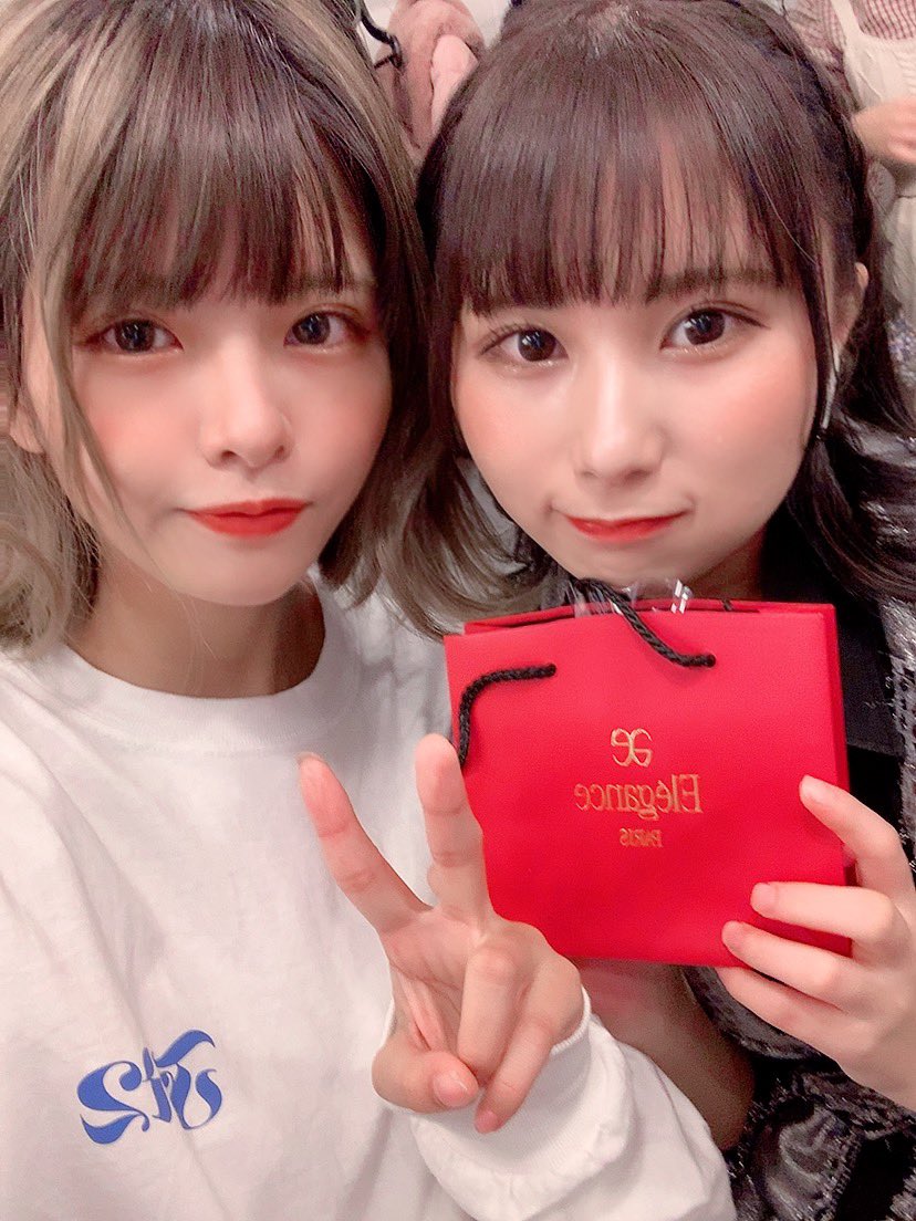 Momoka_lore's tweet photo. リスタートちゃん解散ライブお疲れ様でした✌🏼

それぞれの道に進むけど頑張っていこうね🤝🤝

スタフラも裏にあってめちゃくちゃ可愛かった~૮₍´｡• ᵕ •｡`₎ა https://t.co/obA7V0Znhd