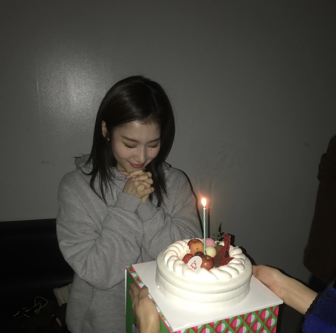 sana loops tweet media