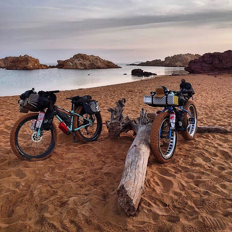 spokes_and_hubs's tweet photo. The stuff that dreams are made of. #packupandgo
📸: IG @bluefattyhobos
#morethancycling #cycling #cycle #biking #bicycle #bike #roadbike #bikecommute #cyclinglife #cyclingfashion #cyclinghobby #bikingadventures #bikingaroundtheworld #bikinglife https://t.co/cMEiCV94wg