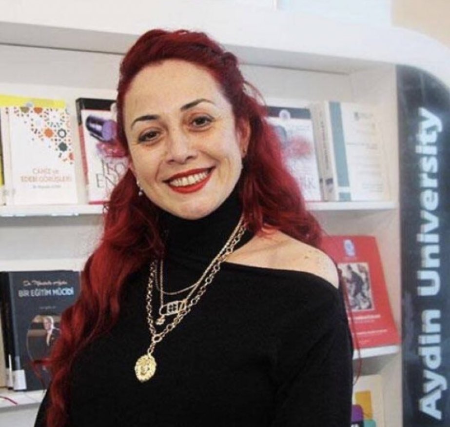 tolgaakpinar's tweet photo. Annesi babası gözü gibi sakınıp büyütüyor,topluma faydalı bir insan yetiştiriyor. 

Saplantıyı sevgi sanan, özgüvensiz, vicdansız, insanlıktan yoksun birisi üstüne yanıcı madde döküp yakıyor!

Şunu anlayın artık!
Hayır demek hayırdır!
Kimse sizi sevmeye mecbur değil!

#aylinsozer https://t.co/0iRS9UpcKx