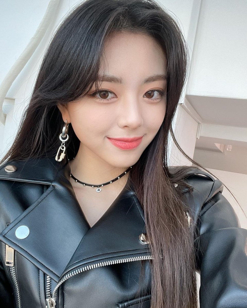 foryunaitzy's tweet photo. YUNA INSTAGRAM UPDATE 
#YUNA #ITZY https://t.co/7Cqfza3VaG