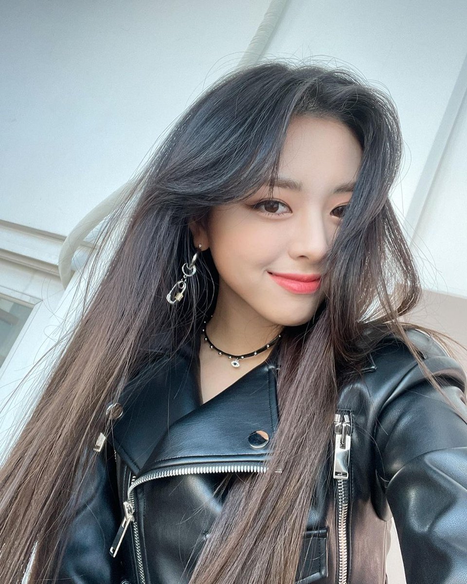 foryunaitzy's tweet photo. YUNA INSTAGRAM UPDATE 
#YUNA #ITZY https://t.co/7Cqfza3VaG