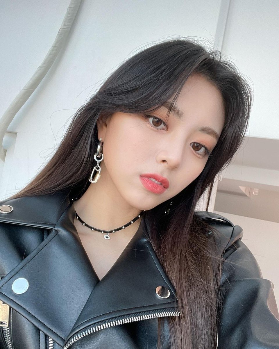 foryunaitzy's tweet photo. YUNA INSTAGRAM UPDATE 
#YUNA #ITZY https://t.co/7Cqfza3VaG