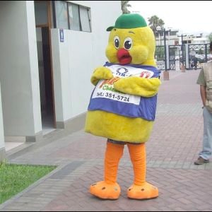 DiarioDeCurwen's tweet photo. El Wasap de JB y El especial del humor tienen dos cosas en común: los dos programas intentaron matar al pollo de Píos Chicken y los dos programas ya no existen.

Fuerza, querido @pios_chicken, hay mucha batalla por dar y sabes que no estás solo. https://t.co/K3px2pc9tW