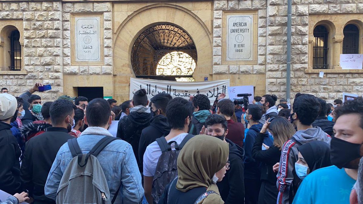 janahassoun1's tweet photo. From Todayโs #AUBStudents Protest. #ูุจูุงู_ููุชูุถ #ูุจูุงู #StudentMatterAUB #Beirut @aubsecularclub #AUB #protest https://t.co/pjrntQQxV7
