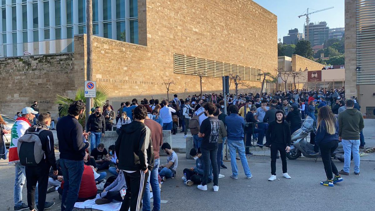 janahassoun1's tweet photo. From Todayโs #AUBStudents Protest. #ูุจูุงู_ููุชูุถ #ูุจูุงู #StudentMatterAUB #Beirut @aubsecularclub #AUB #protest https://t.co/pjrntQQxV7