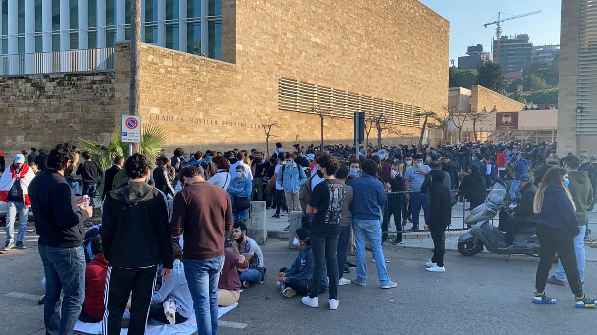 janahassoun1's tweet photo. From Todayโs #AUBStudents Protest. #ูุจูุงู_ููุชูุถ #ูุจูุงู #StudentMatterAUB #Beirut @aubsecularclub #AUB #protest https://t.co/pjrntQQxV7