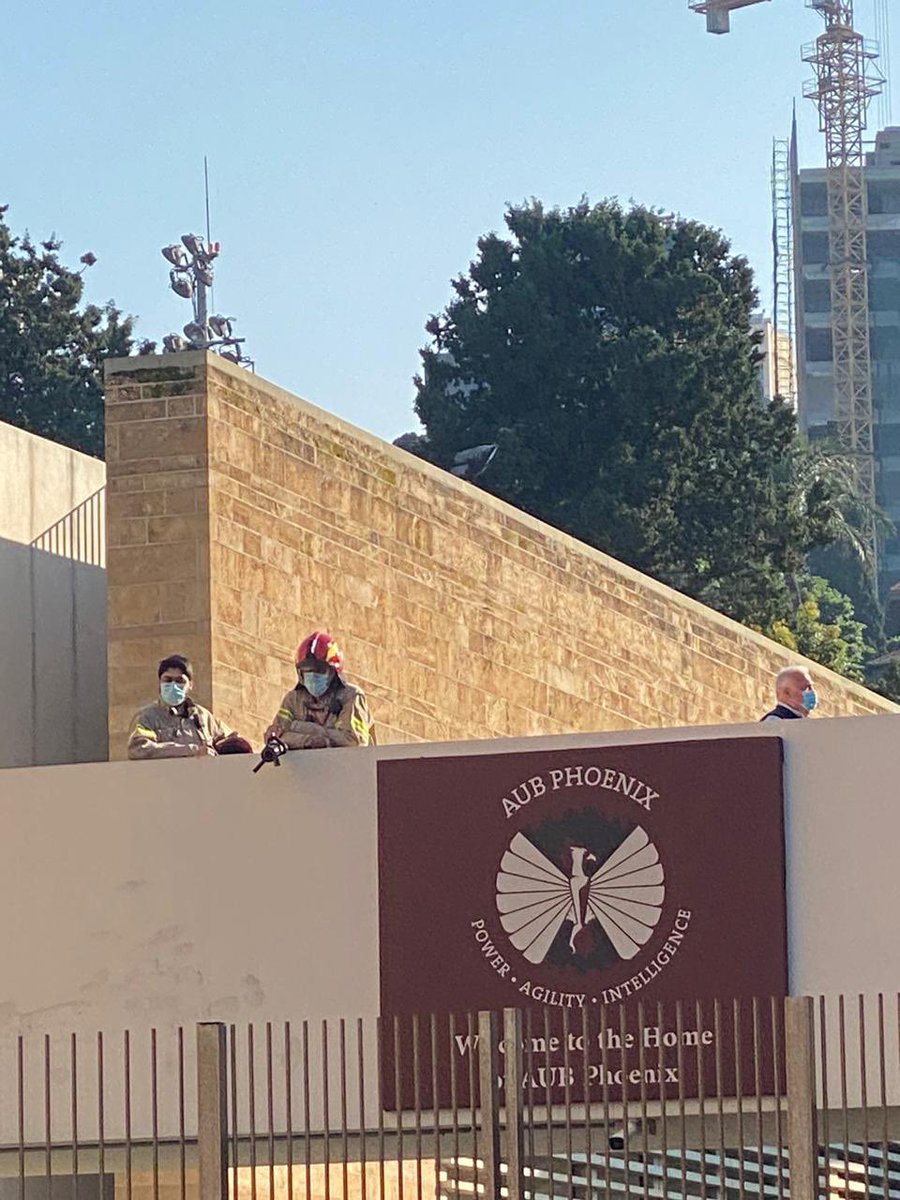 janahassoun1's tweet photo. From Todayโs #AUBStudents Protest. #ูุจูุงู_ููุชูุถ #ูุจูุงู #StudentMatterAUB #Beirut @aubsecularclub #AUB #protest https://t.co/pjrntQQxV7