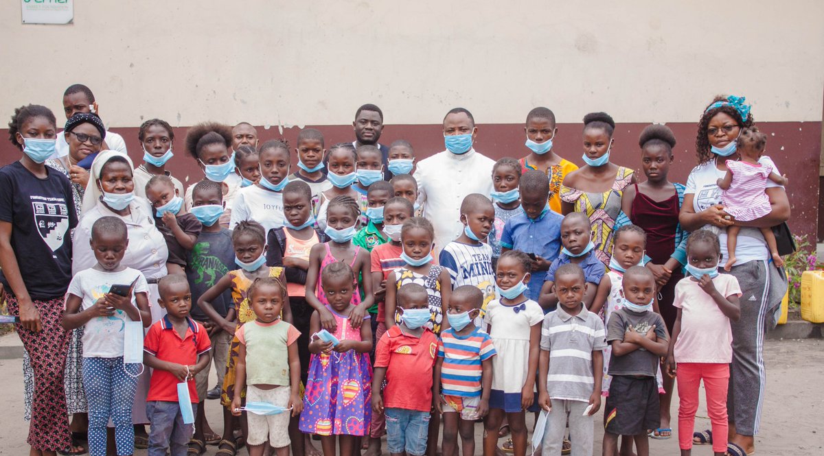 JudithTsasa's tweet photo. Le plus petit geste est toujours mieux que la plus grande des intentions. Une fois de plus, heureuse d'avoir communié avec nos enfants qui sont hébergés à l'orphelinat Marie-Marthe à NSele.

Avec l'aide de Dieu. #TsasaEduc

Photos https://t.co/6TtVMTUROX

*https://t.co/3xX1WEJOC6 https://t.co/UaJ6Ns3RgK