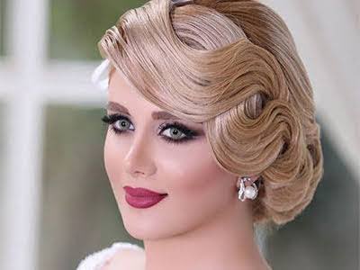 こういう60-70年代シネマに出てくる夫人の髪型やってみたいけど、面長なんで絶対無理だ。当時のきれいな女優さん達は丸顔が多いなと思う。綺麗