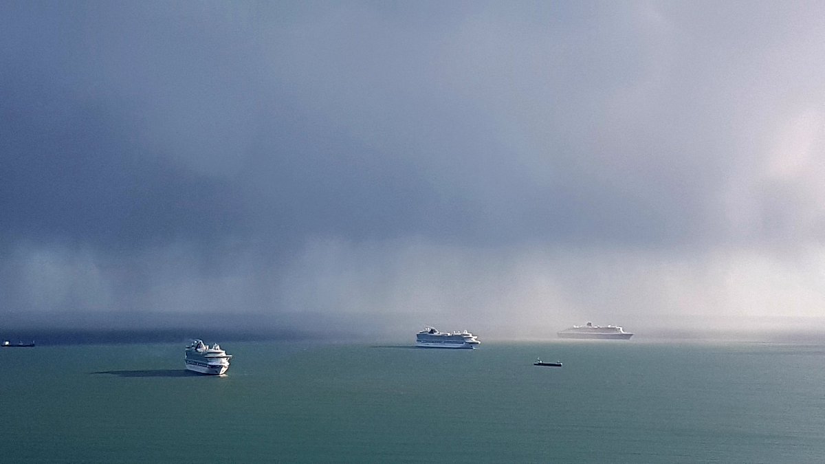 ninanutrition's tweet photo. We watched squalls go through yesterday, some very dramatic skies.   Keep safe all @CaptainMarcin  #queenmary2 https://t.co/SssecqNB8a