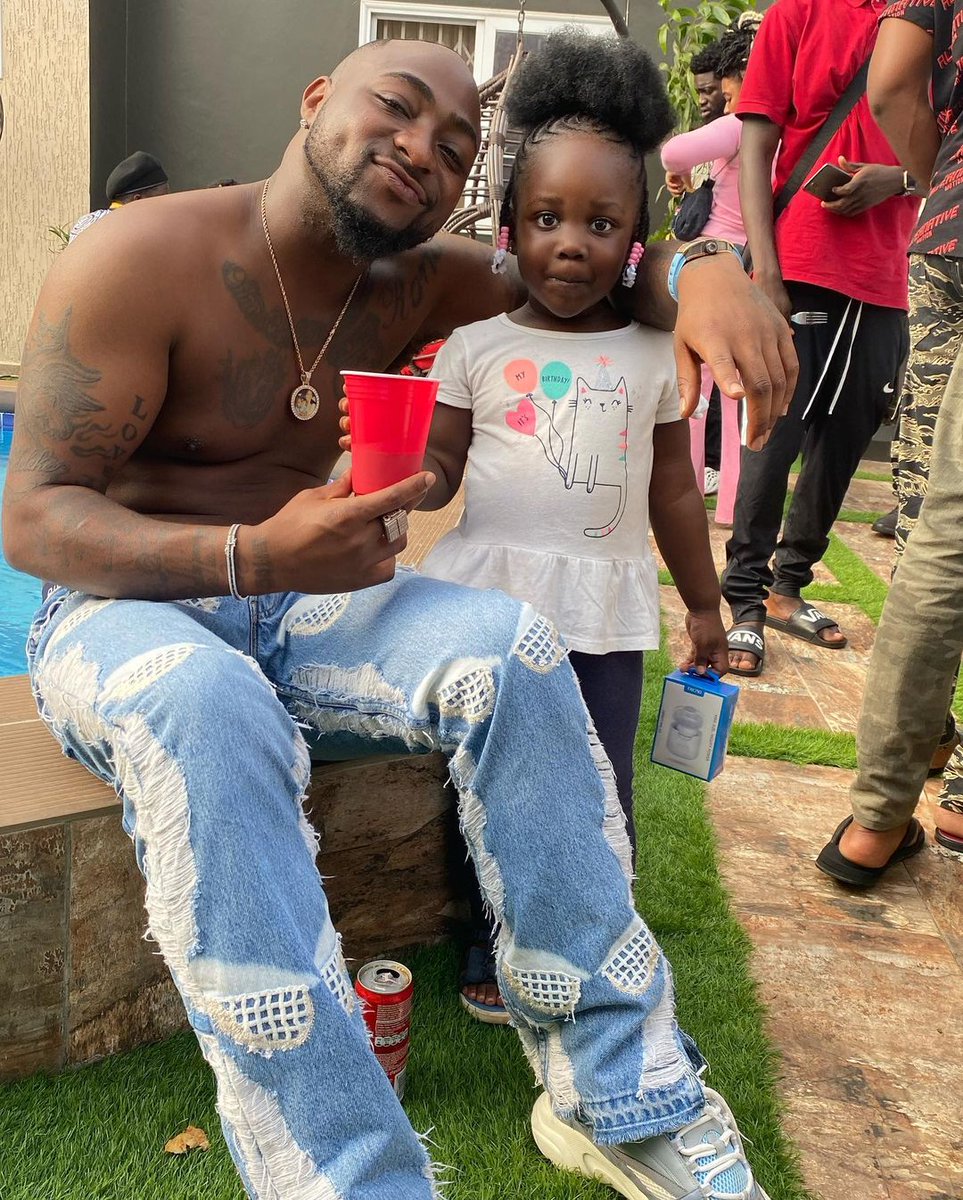 AkpraiseMedia's tweet photo. @stonebwoyb 's daughter Catherine Jidula chilling with @davido in Ghana 🇬🇭 😍 https://t.co/IcbBLwto2t